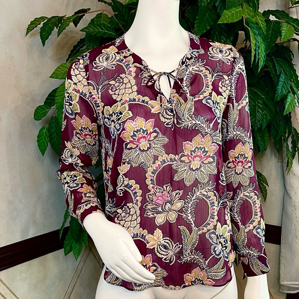 BANANA REPUBLIC FLORAL FRONT TIE BLOUSE